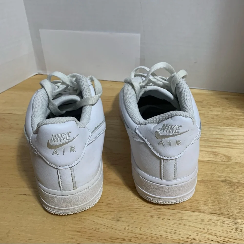Nike Air Force 1 Low Triple White DH2920-111 Youth‎ Size 7Y -8.5 Women